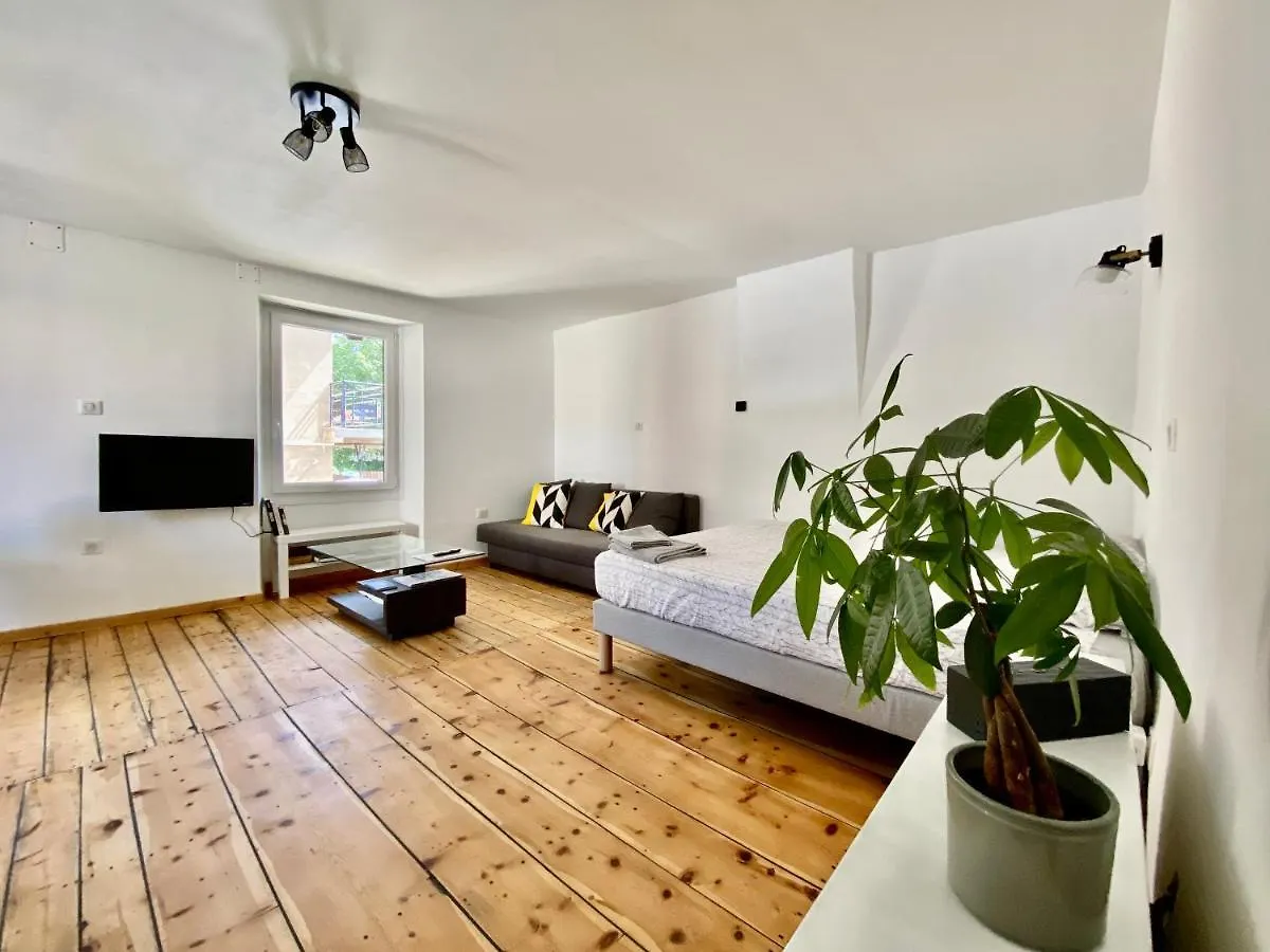 Grand Studio Classe 4 Etoiles Avec Jardin Et Garage Velo, Moto ブリアンソン アパート